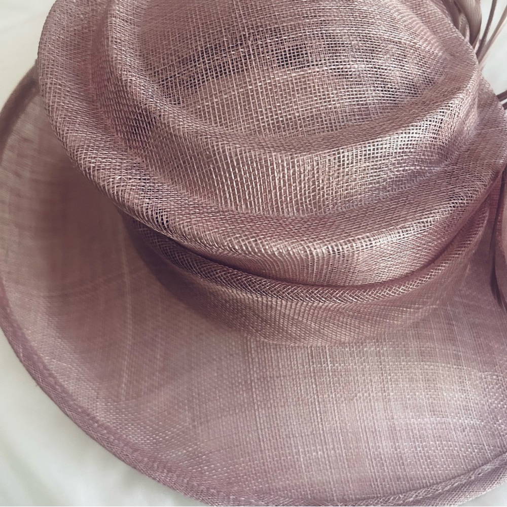 Kentucky Derby Hat. 
Beautiful Light mauve In New Condition, 
Worn once indoors. - Picture 7 of 14